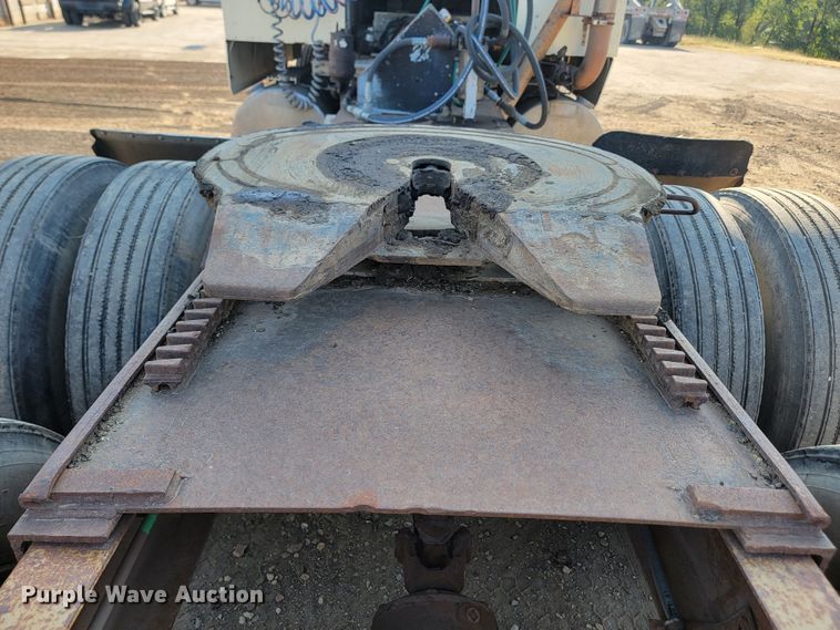 image for item KS9211 1982 International 9670 Eagle  semi truck