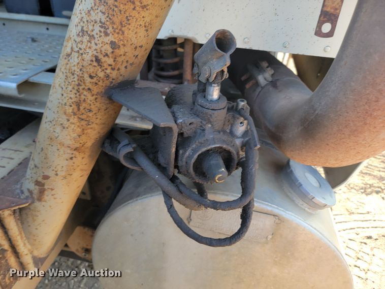 image for item KS9211 1982 International 9670 Eagle  semi truck