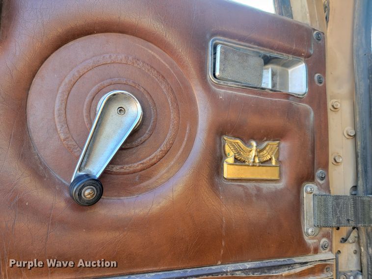 image for item KS9211 1982 International 9670 Eagle  semi truck