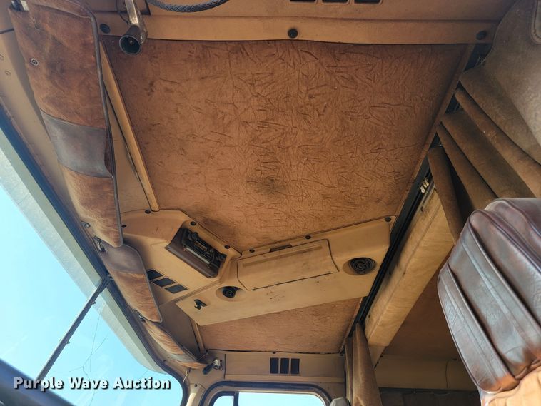 image for item KS9211 1982 International 9670 Eagle  semi truck