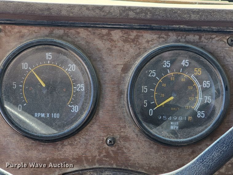 image for item KS9211 1982 International 9670 Eagle  semi truck