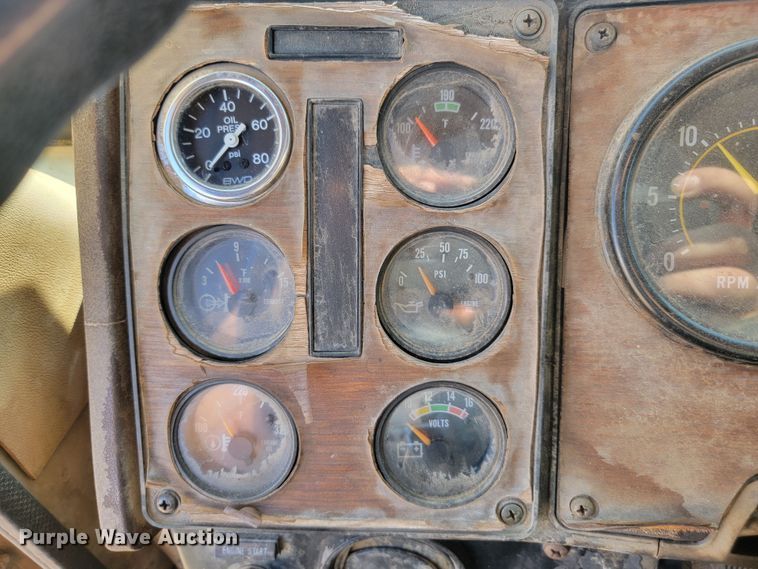 image for item KS9211 1982 International 9670 Eagle  semi truck