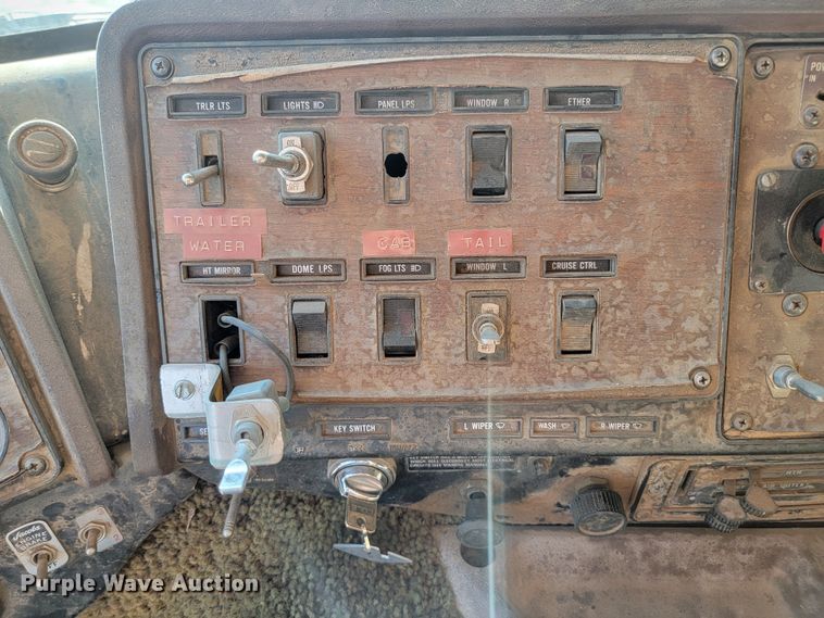 image for item KS9211 1982 International 9670 Eagle  semi truck