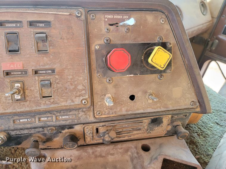 image for item KS9211 1982 International 9670 Eagle  semi truck