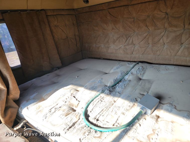 image for item KS9211 1982 International 9670 Eagle  semi truck