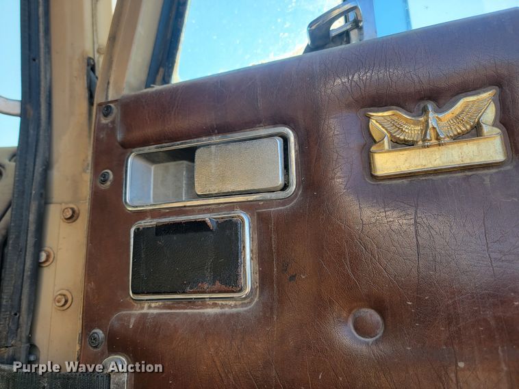 image for item KS9211 1982 International 9670 Eagle  semi truck