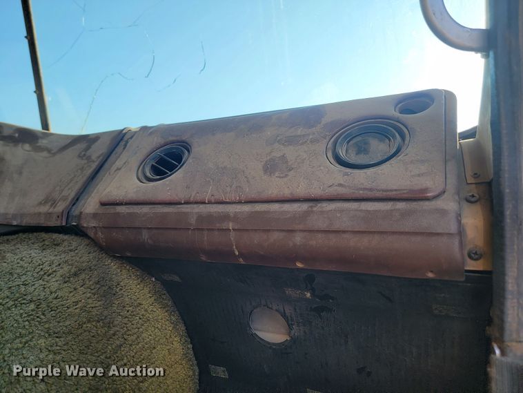 image for item KS9211 1982 International 9670 Eagle  semi truck