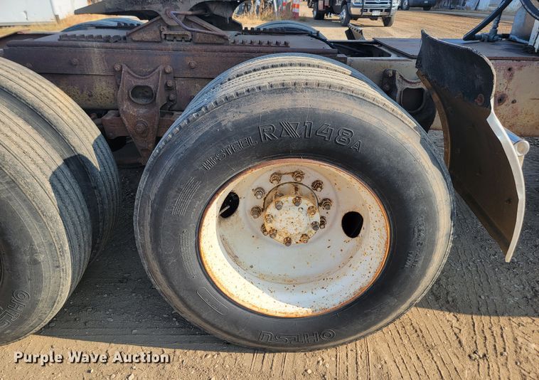 image for item KS9211 1982 International 9670 Eagle  semi truck