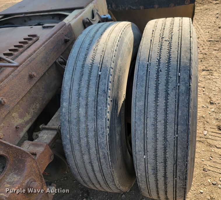 image for item KS9211 1982 International 9670 Eagle  semi truck