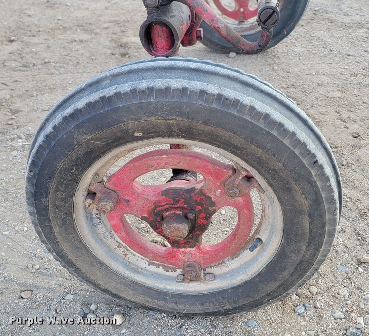 image for item KS9220 International McCormick Farmall FC  tractor