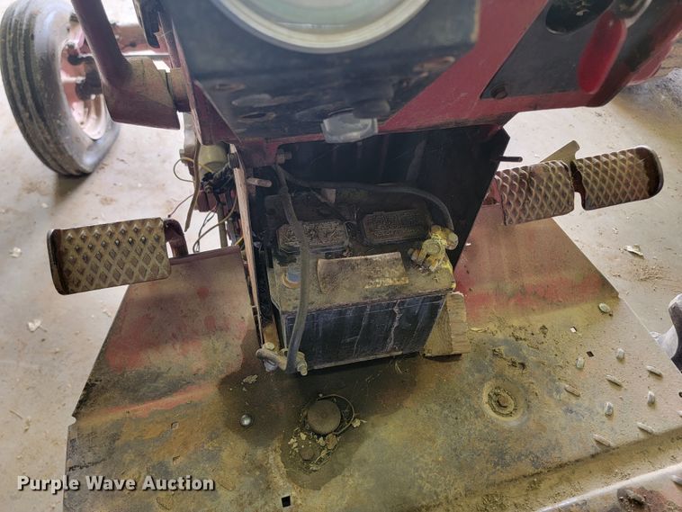 image for item KS9248 International Farmall 666  tractor