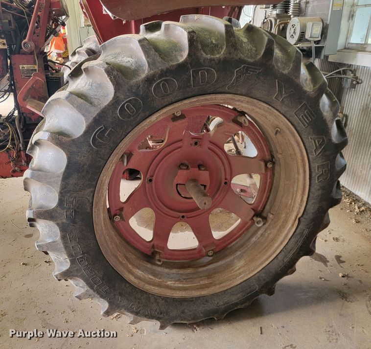 image for item KS9248 International Farmall 666  tractor