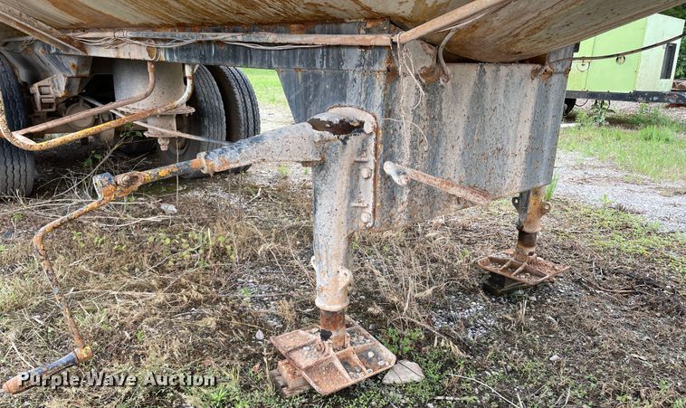 image for item LB9349 1950 Hiel  Tank trailer
