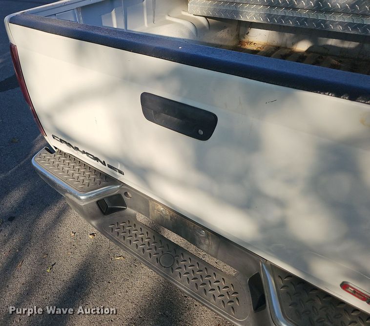 image for item LE9722 2008 GMC Canyon  Crew Cab pickup truck