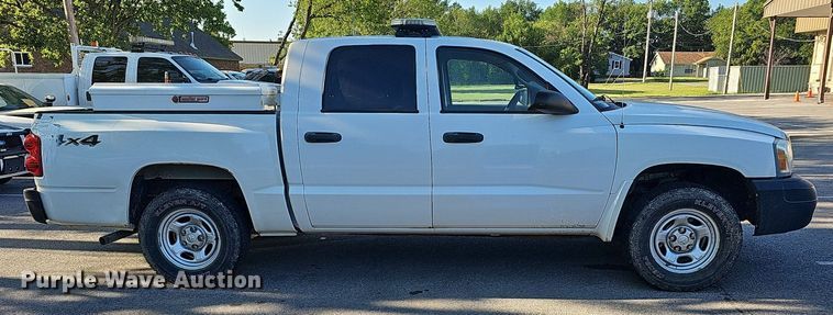 image for item LE9724 2006 Dodge Dakota  Quad Cab pickup truck