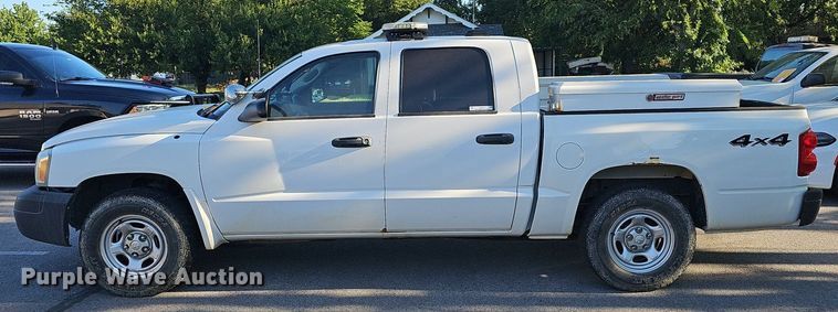 image for item LE9724 2006 Dodge Dakota  Quad Cab pickup truck