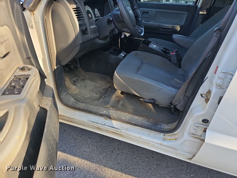 image for item LE9724 2006 Dodge Dakota  Quad Cab pickup truck