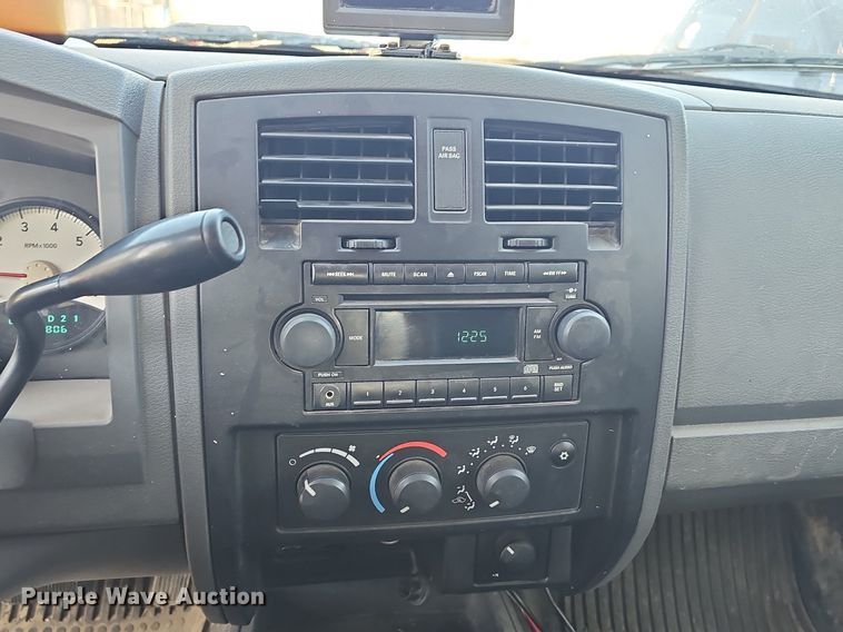 image for item LE9724 2006 Dodge Dakota  Quad Cab pickup truck