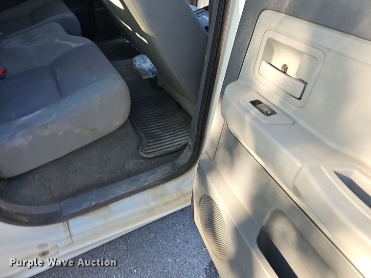 image for item LE9724 2006 Dodge Dakota  Quad Cab pickup truck