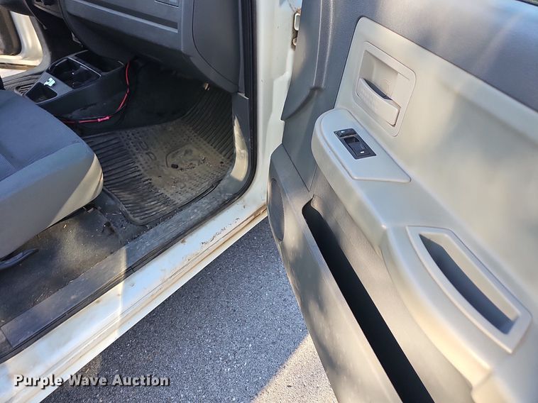 image for item LE9724 2006 Dodge Dakota  Quad Cab pickup truck