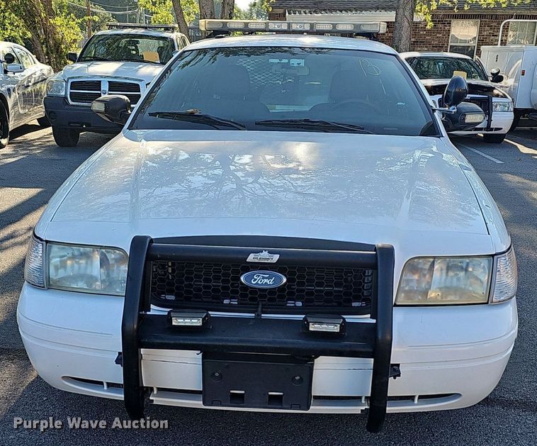 image for item LE9725 2010 Ford Crown Victoria Police Interceptor