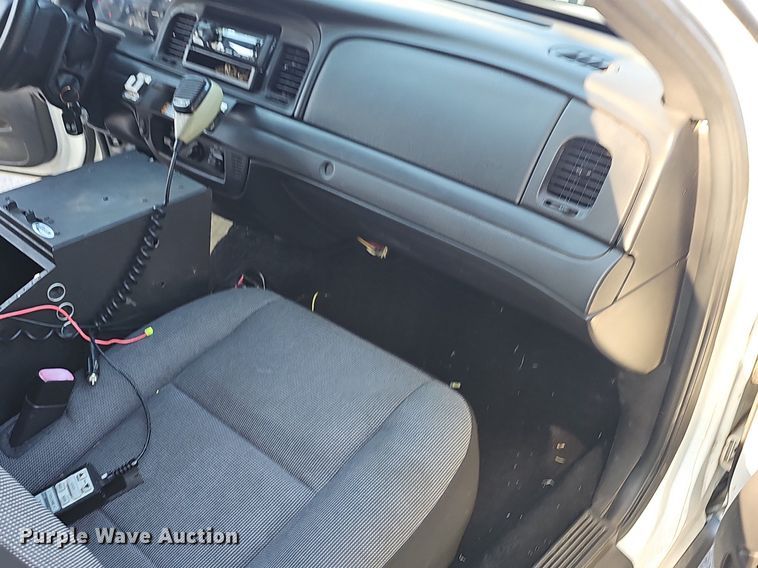 image for item LE9725 2010 Ford Crown Victoria Police Interceptor