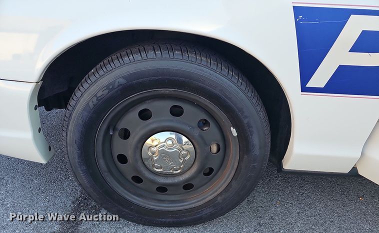 image for item LE9725 2010 Ford Crown Victoria Police Interceptor