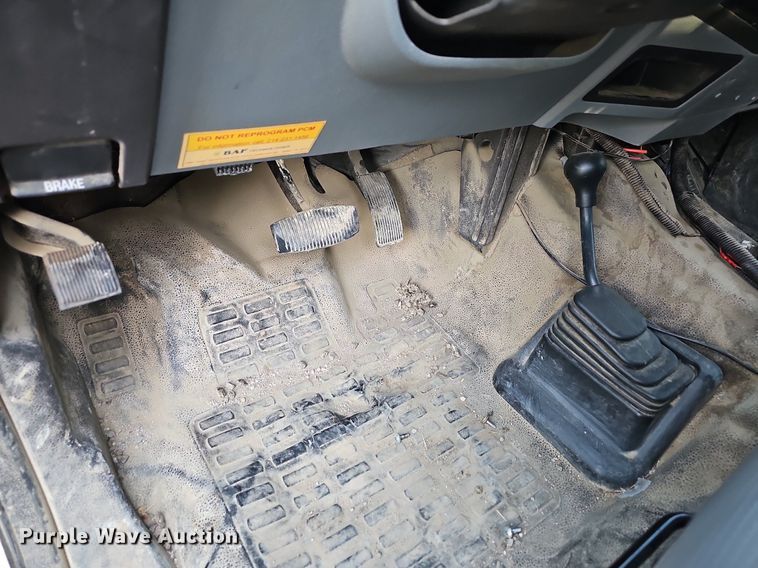 image for item LE9727 2014 Ford F350  Crew Cab utility bed pickup truck