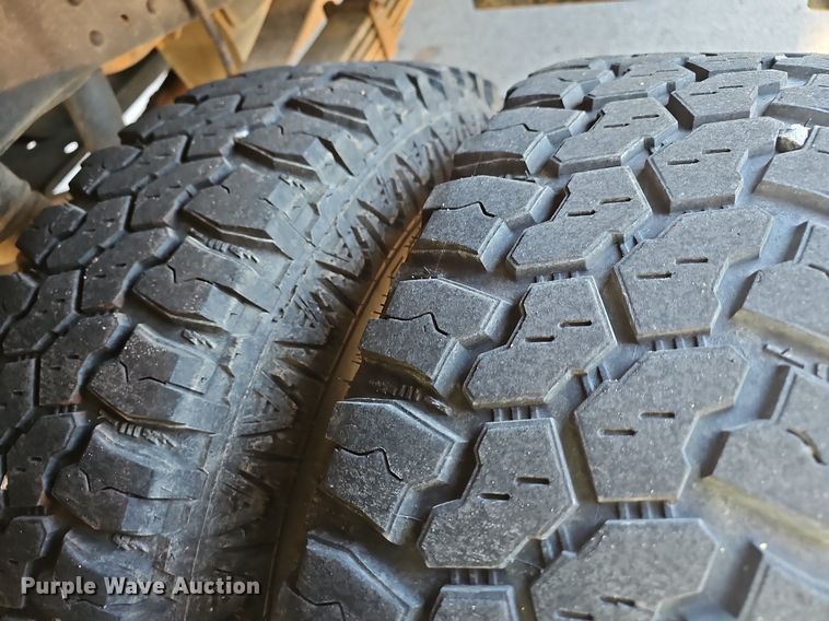 image for item LE9727 2014 Ford F350  Crew Cab utility bed pickup truck