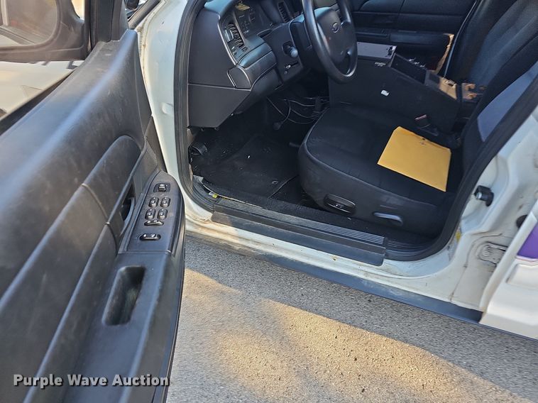 image for item LE9728 2007 Ford Crown Victoria Police Interceptor