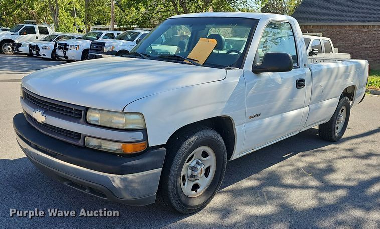 image for item LE9735 2002 Chevrolet Silverado 1500  pickup truck