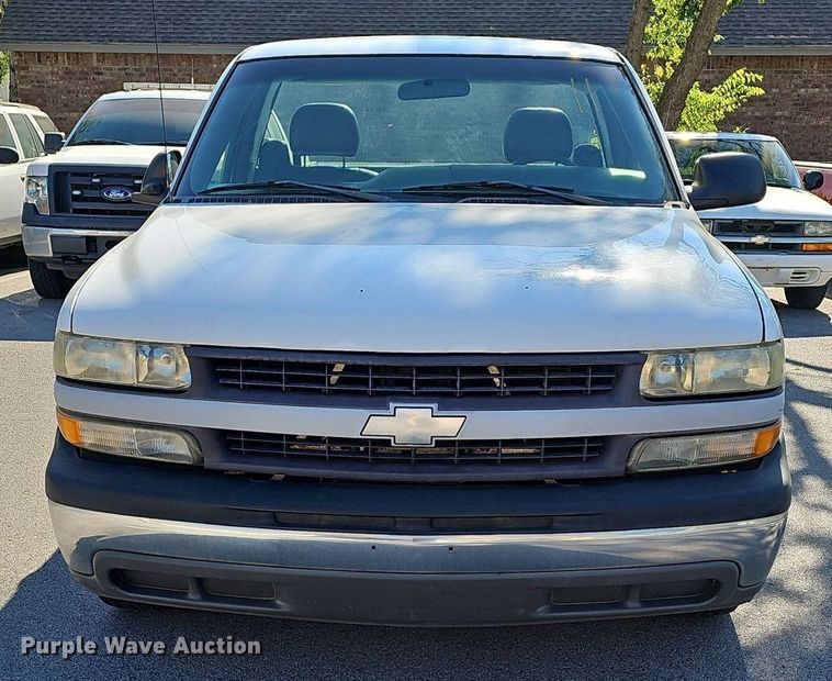 image for item LE9735 2002 Chevrolet Silverado 1500  pickup truck