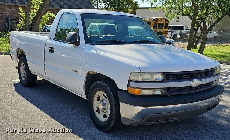 image for item LE9735 2002 Chevrolet Silverado 1500  pickup truck
