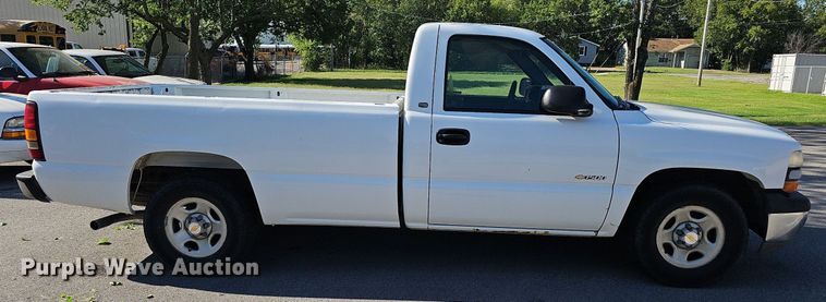 image for item LE9735 2002 Chevrolet Silverado 1500  pickup truck