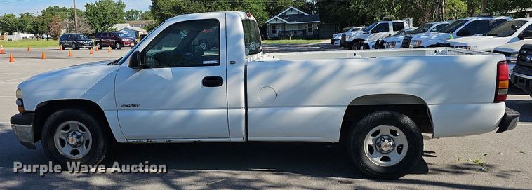 image for item LE9735 2002 Chevrolet Silverado 1500  pickup truck