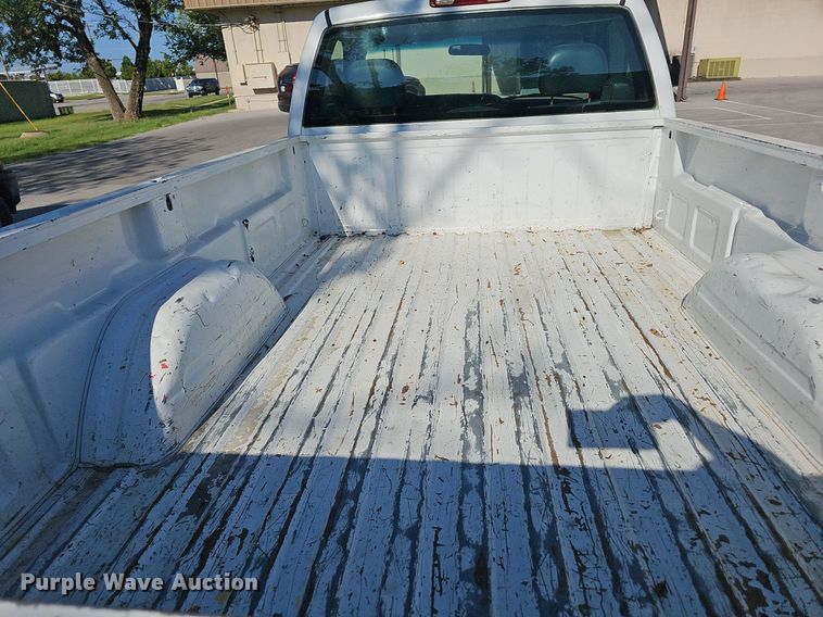 image for item LE9735 2002 Chevrolet Silverado 1500  pickup truck