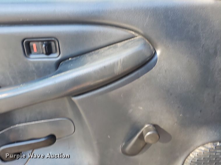 image for item LE9735 2002 Chevrolet Silverado 1500  pickup truck