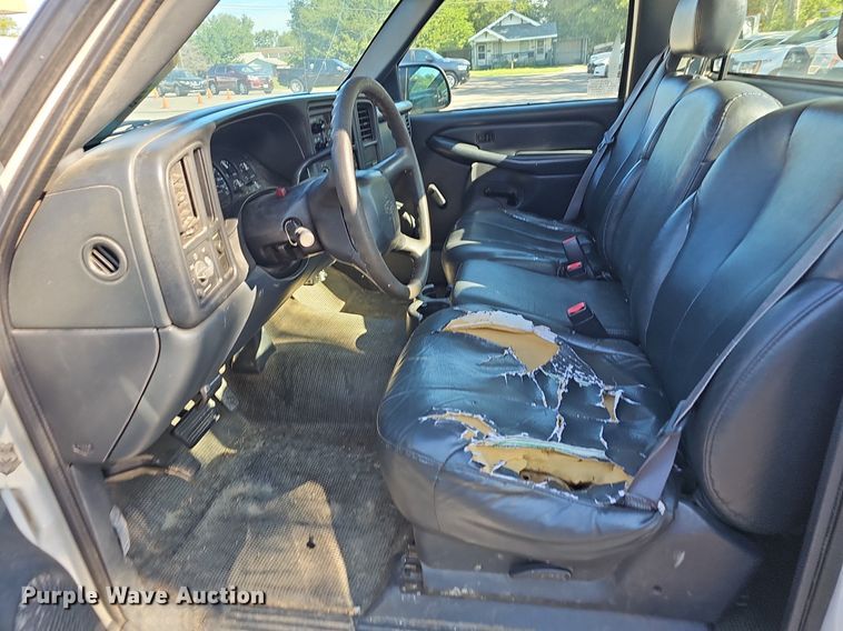 image for item LE9735 2002 Chevrolet Silverado 1500  pickup truck