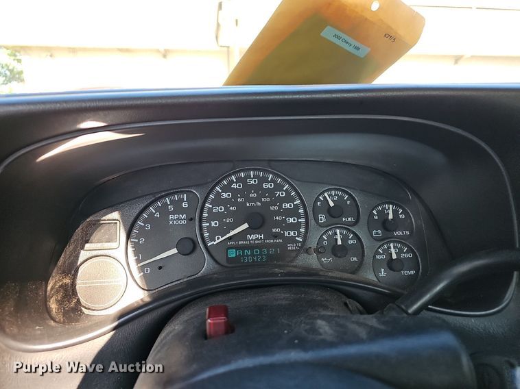 image for item LE9735 2002 Chevrolet Silverado 1500  pickup truck