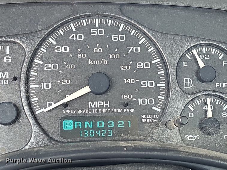 image for item LE9735 2002 Chevrolet Silverado 1500  pickup truck