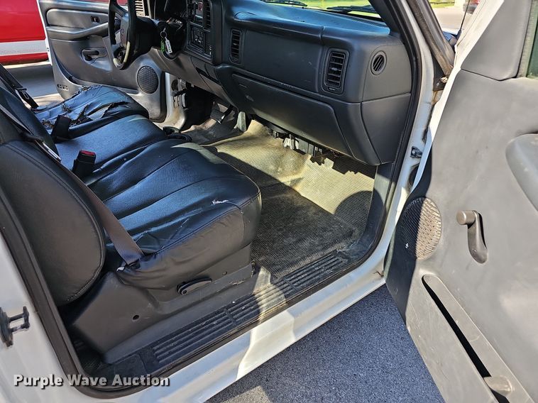 image for item LE9735 2002 Chevrolet Silverado 1500  pickup truck