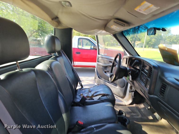 image for item LE9735 2002 Chevrolet Silverado 1500  pickup truck