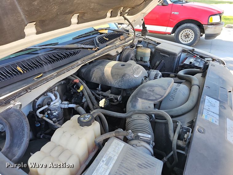 image for item LE9735 2002 Chevrolet Silverado 1500  pickup truck