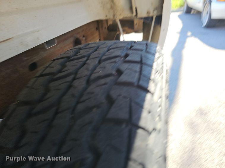 image for item LE9735 2002 Chevrolet Silverado 1500  pickup truck