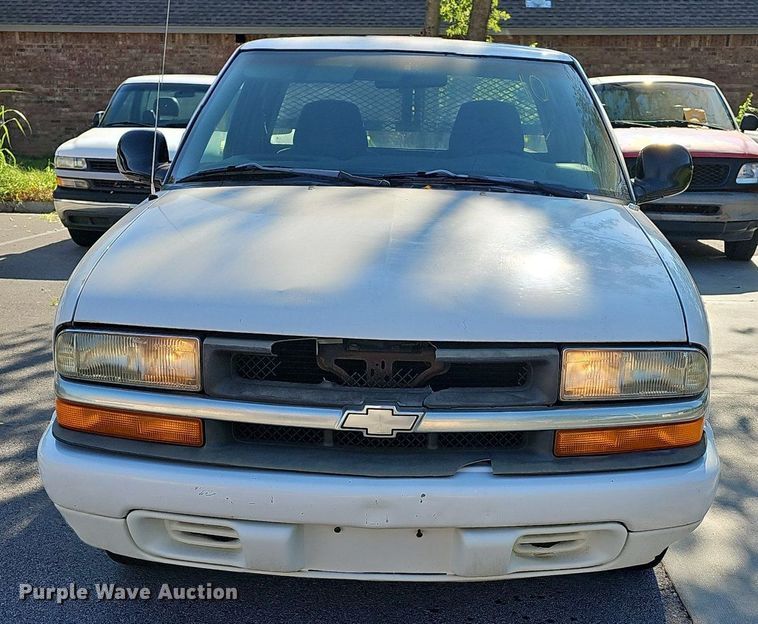 image for item LE9736 1998 Chevrolet S10  Ext. Cab pickup truck