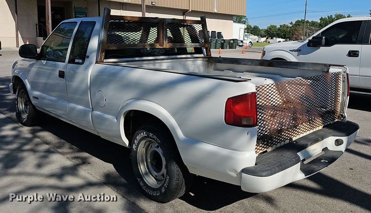 image for item LE9736 1998 Chevrolet S10  Ext. Cab pickup truck