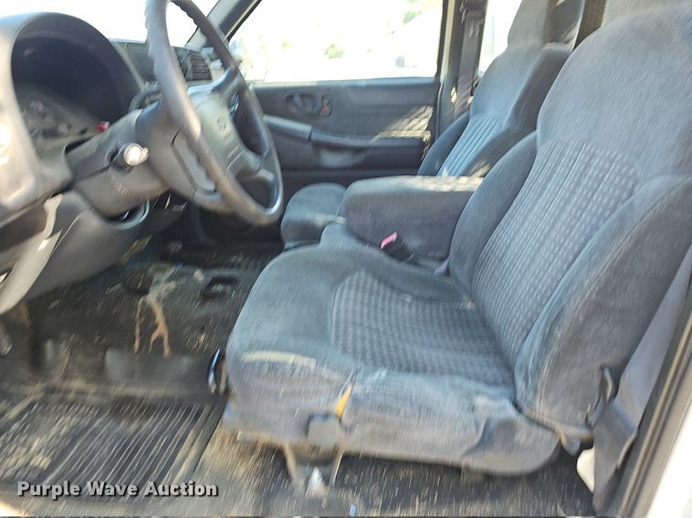 image for item LE9736 1998 Chevrolet S10  Ext. Cab pickup truck