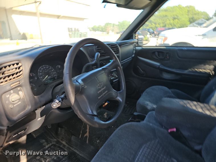 image for item LE9736 1998 Chevrolet S10  Ext. Cab pickup truck