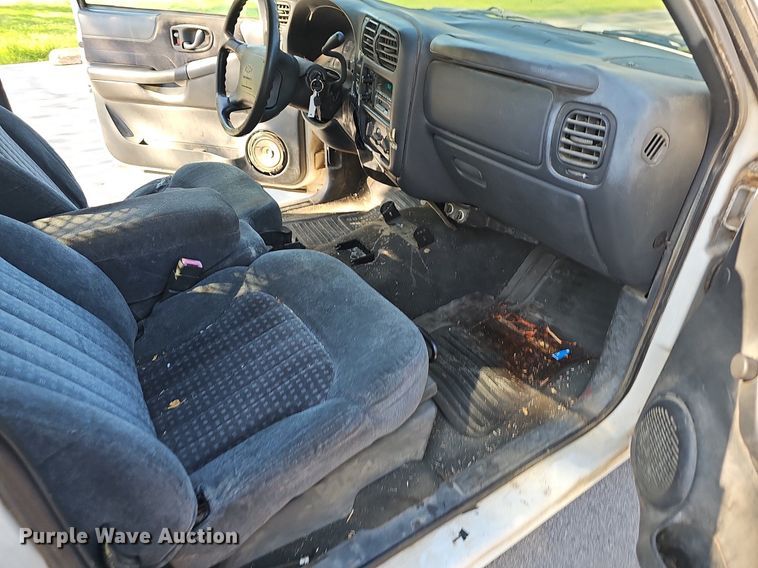 image for item LE9736 1998 Chevrolet S10  Ext. Cab pickup truck