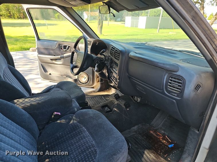 image for item LE9736 1998 Chevrolet S10  Ext. Cab pickup truck